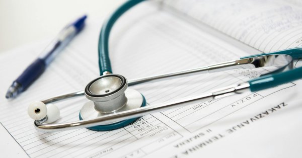 Projet de loi 2 : Québec recule sur deux points et tend la main aux médecins.