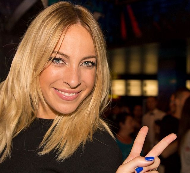 MARIE-MAI SURPREND UNE FAN