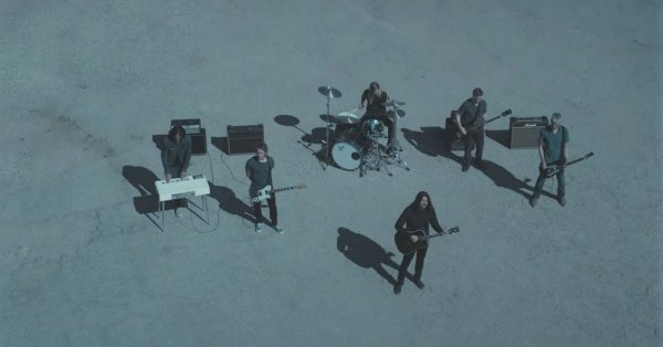 Voyez le clip pour la nouveauté Waiting On A War des Foo Fighters