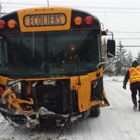 Accident d'autobus transportant de jeunes hockeyeurs à St-Raymond (Portneuf) Accident d'autobus transportant de jeunes hockeyeurs à St-Raymond (Portneuf)