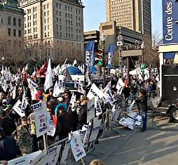 Congrès de l'UMQ : moins de manifestants que prévus Congrès de l'UMQ : moins de manifestants que prévus