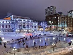 Signe que l'hiver approche : la patinoire D'Youville ouvre! Signe que l'hiver approche : la patinoire D'Youville ouvre!