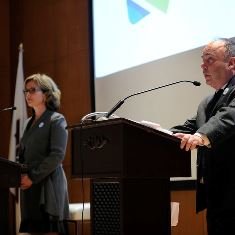 Le Métro pour l'une, le tramway pour l'autre : débat des candidats à la chefferie de Démocratie Québec Le Métro pour l'une, le tramway pour l'autre : débat des candidats à la chefferie de Démocratie Québec