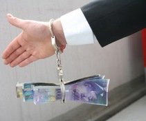 Peut-être jusqu'à 50 millions $ par année pendant 4 ans pour la justice Peut-être jusqu'à 50 millions $ par année pendant 4 ans pour la justice