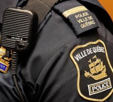 Des policiers de Québec qui dorment dans leur voiture de service Des policiers de Québec qui dorment dans leur voiture de service