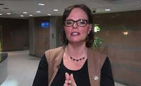 LA MINISTRE CHARLEBOIS DE RETOUR AU BOULOT LA MINISTRE CHARLEBOIS DE RETOUR AU BOULOT