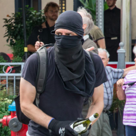 Suspect recherché en lien avec la manifestation du 20 août, à Québec Suspect recherché en lien avec la manifestation du 20 août, à Québec