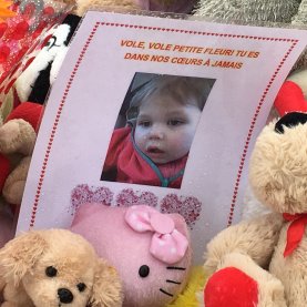 Mémorial pour la petite Rosalie: les peluches seront récupérées et conservées pour ses funérailles