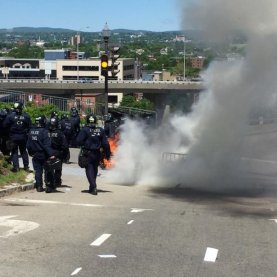 Des manifestants réussissent à perturber la circulation sur Dufferin-Montmorency Des manifestants réussissent à perturber la circulation sur Dufferin-Montmorency