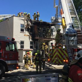 Immeuble à logements endommagé par les flammes à Québec Immeuble à logements endommagé par les flammes à Québec
