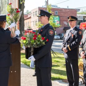La Ville de Québec rend hommage à ses pompiers morts en devoir La Ville de Québec rend hommage à ses pompiers morts en devoir