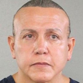 Un floridien de 56 ans arrêté en lien avec les colis suspects envoyés à une douzaine d’opposants à Donald Trump Un floridien de 56 ans arrêté en lien avec les colis suspects envoyés à une douzaine d’opposants à Donald Trump