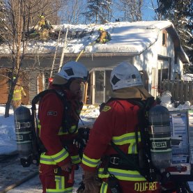 Un garage du secteur Lac-Saint-Charles ravagé par les flammes