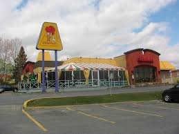 L’ancien St-Hubert du boulevard de l’Ormière deviendra un centre communautaire. L’ancien St-Hubert du boulevard de l’Ormière deviendra un centre communautaire.