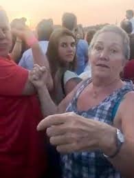 Elle réclame 95,000$ à Justin Trudeau pour l'avoir traité de raciste et d'intolérante Elle réclame 95,000$ à Justin Trudeau pour l'avoir traité de raciste et d'intolérante