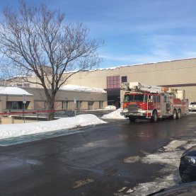 Neige sur le toit: l'ancien garage municipal de Sainte-Foy évacué Neige sur le toit: l'ancien garage municipal de Sainte-Foy évacué