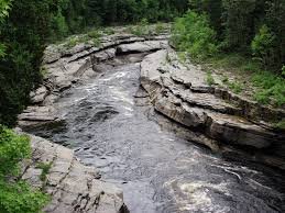 Un corps est repêché dans la rivière Jacques-Cartier Un corps est repêché dans la rivière Jacques-Cartier