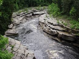 Un corps est repêché dans la rivière Jacques-Cartier