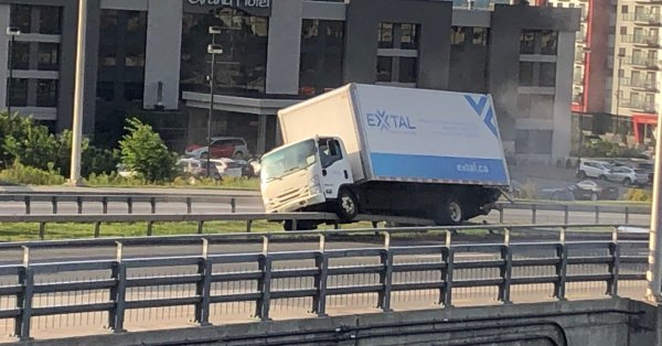 Accident inusité sur Hamel à L'Ancienne-Lorette