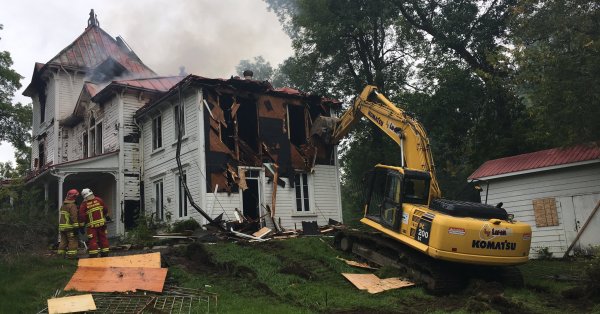 Un bâtiment patrimonial du quartier Les Saules détruit par les flammes Un bâtiment patrimonial du quartier Les Saules détruit par les flammes
