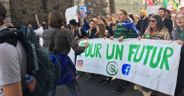 Entre 8,000 et 10,000 personnes à la marche pour le climat de Québec