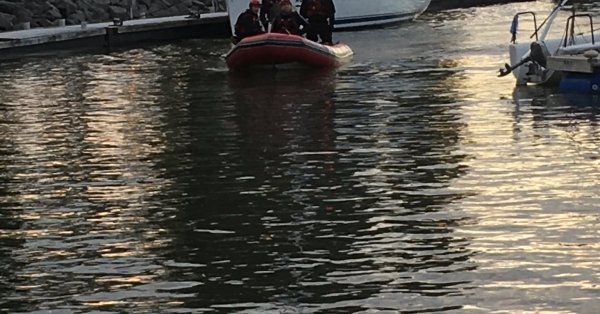 Deux marins repêchés après avoir voulu fuir un navire de croisière Deux marins repêchés après avoir voulu fuir un navire de croisière
