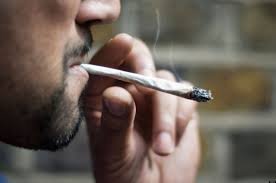 L'âge légal pour consommer du cannabis passera à 21 ans le 1er janvier L'âge légal pour consommer du cannabis passera à 21 ans le 1er janvier