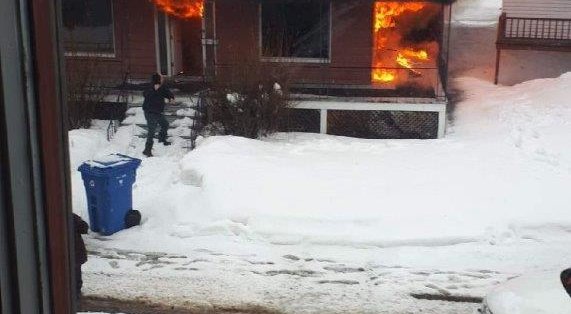 Deux morts dans un incendie à Clermont: la SQ rencontre un témoin important Deux morts dans un incendie à Clermont: la SQ rencontre un témoin important