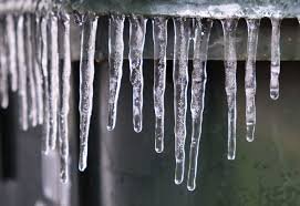Neige, verglas et pluie sont attendus au cours des prochaines heures Neige, verglas et pluie sont attendus au cours des prochaines heures