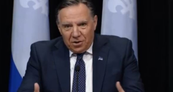 On commence à voir la lumière au bout du tunnel - François Legault