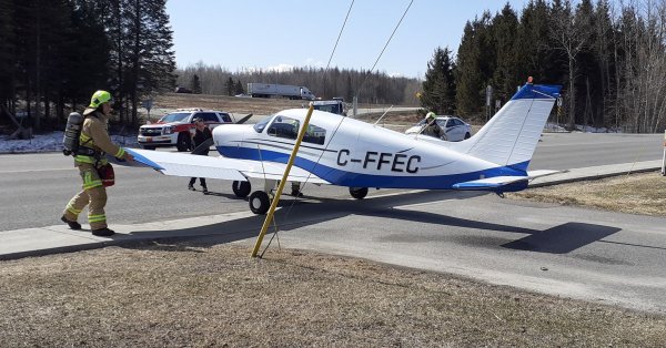 Un avion se pose sur la 40 Un avion se pose sur la 40