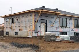L'activité reprend sur les chantiers de construction résidentiels au Québec L'activité reprend sur les chantiers de construction résidentiels au Québec