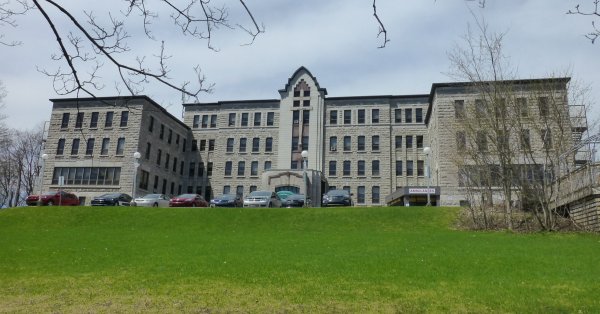 COVID-19: NOUVEAU FOYER D'ÉCLOSION À QUÉBEC COVID-19: NOUVEAU FOYER D'ÉCLOSION À QUÉBEC