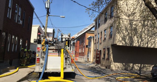 INCENDIE RAPIDEMENT MAÎTRISÉ DANS SAINT-SAUVEUR INCENDIE RAPIDEMENT MAÎTRISÉ DANS SAINT-SAUVEUR