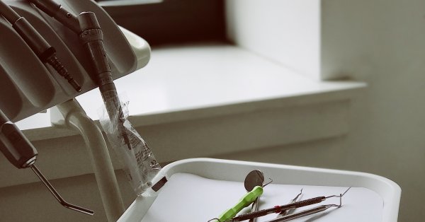 Des dentistes inquiets de reprendre le travail en pleine pandémie Des dentistes inquiets de reprendre le travail en pleine pandémie