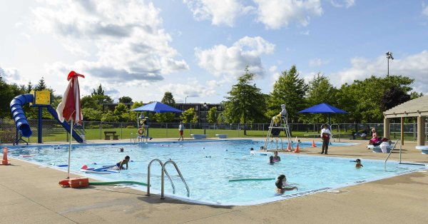 À Québec, les piscines et pataugeoires rouvertes demain À Québec, les piscines et pataugeoires rouvertes demain