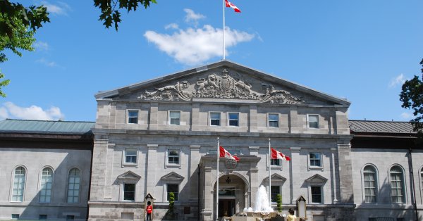 Individu armé arrêté près de la résidence de la gouverneure générale à Ottawa. Individu armé arrêté près de la résidence de la gouverneure générale à Ottawa.