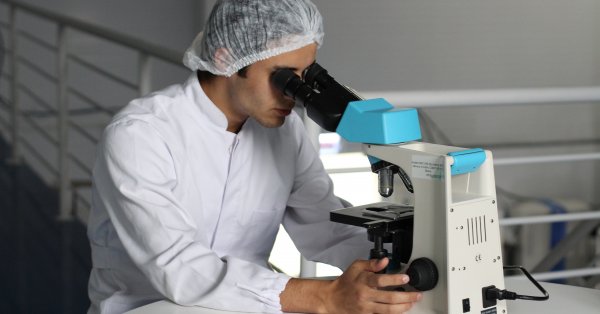 Pour une seconde journée d'affilée par de nouveaux décès en lien avec le coronavirus au Québec Pour une seconde journée d'affilée par de nouveaux décès en lien avec le coronavirus au Québec