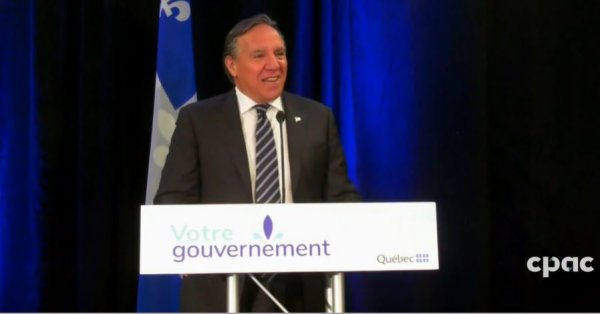 ACTIVITÉS SPORTIVES DANS LES ÉCOLES: FRANÇOIS LEGAULT CORRIGE LE TIR