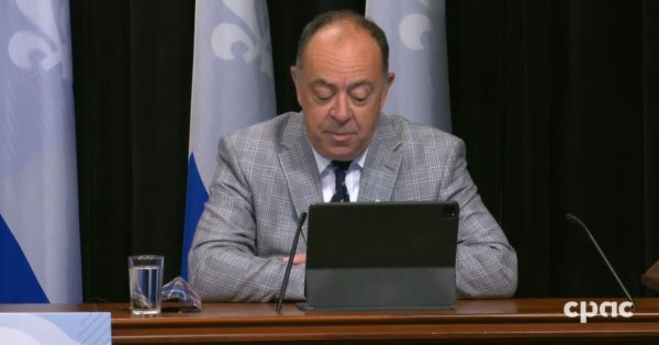 LE MINISTRE CHRISTIAN DUBÉ LANCE LE DÉFI 28 JOURS AUX QUÉBÉCOIS