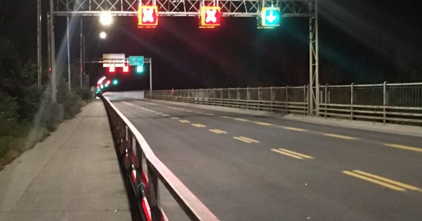 Un homme en crise grimpe dans la structure du pont de Québec