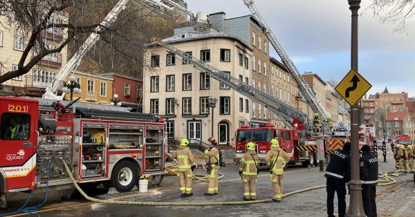 À QUÉBEC, UNE FEMME SE TUE EN SAUTANT DU 4E ÉTAGE POUR ÉCHAPPER AUX FLAMMES