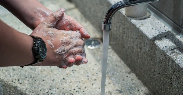 COVID-19: LES CHIFFRES LÉGÈREMENT EN BAISSE VENDREDI