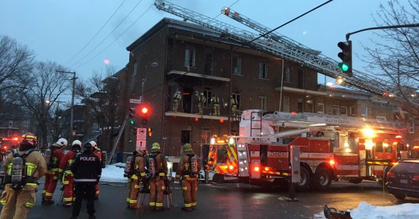 INCENDIE DE 3 ALARMES DANS LIMOILOU INCENDIE DE 3 ALARMES DANS LIMOILOU
