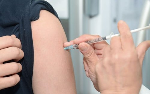 LE QUÉBEC ATTEND DE NOUVELLES LIVRAISONS DE VACCINS