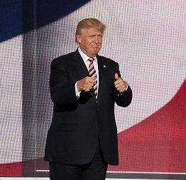 DONALD TRUMP OFFICIELLEMENT MIS EN ACCUSATION POUR INCITATION À L'INSURRECTION DONALD TRUMP OFFICIELLEMENT MIS EN ACCUSATION POUR INCITATION À L'INSURRECTION