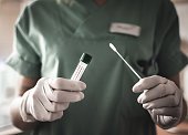 NOUVELLE HAUSSE DES CAS DE COVID-19 AU QUÉBEC NOUVELLE HAUSSE DES CAS DE COVID-19 AU QUÉBEC