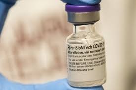 COVID-19: TROIS DOSES DE VACCINS SERONT PROBABLEMENT NÉCESSAIRES COVID-19: TROIS DOSES DE VACCINS SERONT PROBABLEMENT NÉCESSAIRES