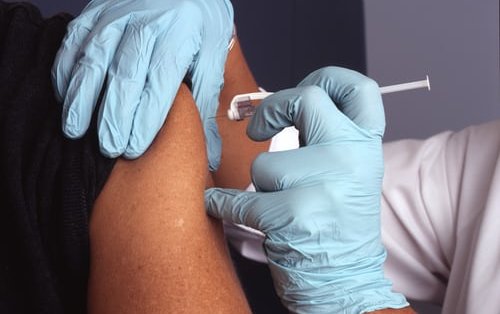 VACCINATION: DEUX RECORDS BATTUS JEUDI AU QUÉBEC