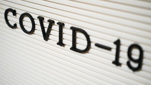 Le Québec compte jeudi 662 nouveaux cas de COVID-19 et 8 décès Le Québec compte jeudi 662 nouveaux cas de COVID-19 et 8 décès